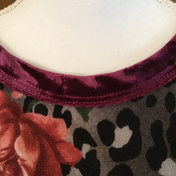 NWOT ODDY Leopard ‘n Roses Top, Velvet Trim, Med - Picture 8 of 9